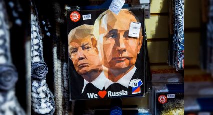 Comienzan a vender playeras en Rusia con la foto del encuentro entre Putin y Trump en Alaska