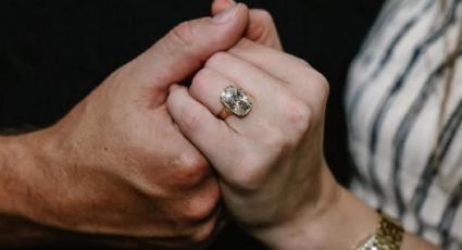 Un diamante antiguo y tallado a mano, así es el anillo de compromiso de Taylor Swift