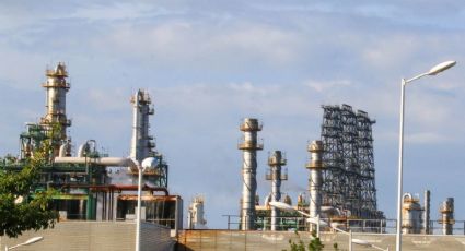 Refinería de Dos Bocas de Pemex está fuera de servicio desde el lunes por corte de energía