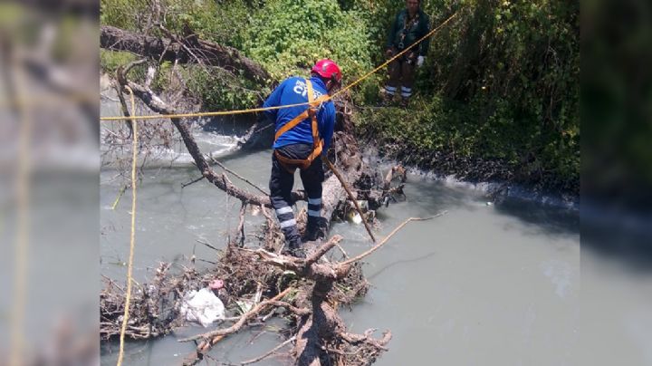 Cae automóvil a canal de aguas negras en Hidalgo; mueren dos adultos y buscan a un menor