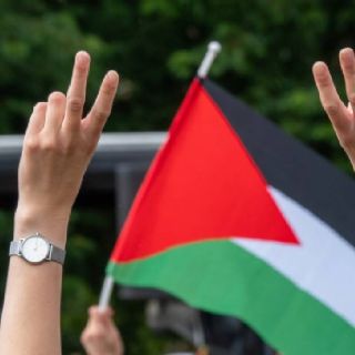 Miles marchan en el Festival de Cine de Venecia en apoyo a Palestina