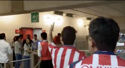 Aficionados de Chivas reclaman e insultan a los directivos Mariano Varela y ‘Chapo’ Sánchez tras la derrota ante Cruz Azul