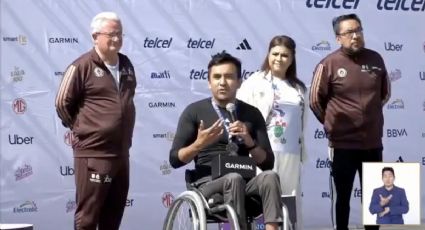 Competidor en silla de ruedas del Maratón de la CDMX protesta ante Clara Brugada por los baches y acusa discriminación en los premios