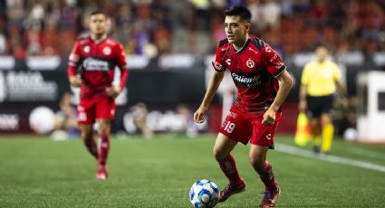 No se achica: Gilberto Mora recibe artera entrada que pudo ‘quebrarlo’, se repone y comanda la goleada de Xolos ante Necaxa