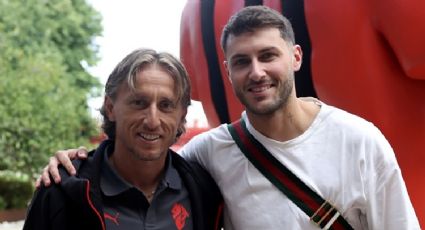 El mexicano Santiago Giménez reporta con el Milan y de inmediato hace ‘click’ con el histórico Luka Modric