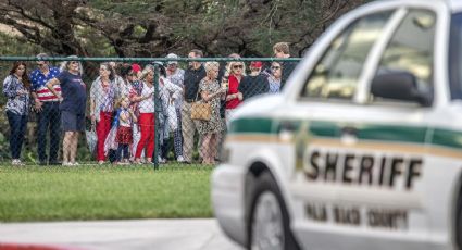 Detienen en aeropuerto de Florida a un hombre con un rifle de asalto y cuchillos