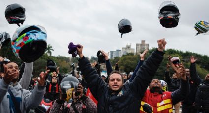 Repartidores de aplicaciones protestan por mejores pagos y mayores derechos laborales en Brasil