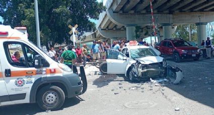 Tren embiste vehículos en Irapuato; reportan seis muertos y dos heridos