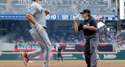 Derriba otra barrera y hace historia: Jen Pawol debuta como la primera mujer umpire en un partido de temporada regular de Grandes Ligas