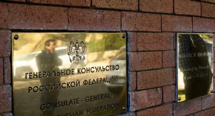 Sujeto embiste con su camioneta el consulado ruso en Sídney y lo detienen; hay un lesionado