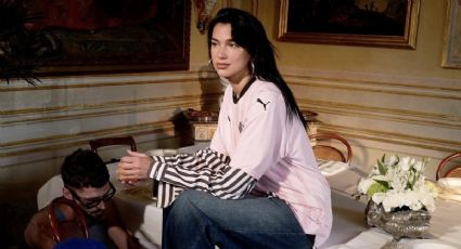 La cantante Dua Lipa se vuelve viral al posar con la playera del Palermo de Italia; le habían hecho fotomontajes con camisetas de otros clubes