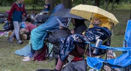 La pasión neoyorkina por hacer colas ahora apunta a Shakespeare, pero podrían ser galletas o pizza