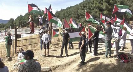 Manifestantes se sientan en la carretera en protesta contra Israel y vuelven a interrumpir la Vuelta a España en la decisiva penúltima etapa