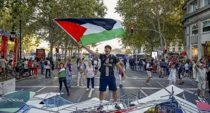 Protestas propalestinas en contra del equipo ciclista Israel Premier Tech terminan con la Vuelta a España a 35 kilómetros de la meta en Madrid