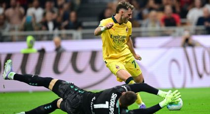 El mexicano Santiago Giménez falla ante la portería abierta, pero la afición del Milan lo arropa y le brinda aplausos en la victoria ante el Bolonia