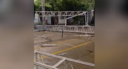Reportan que camioneta impactó y destrozó un escenario horas antes de concierto patrio en Guamúchil, Sinaloa