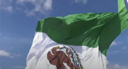 Bandera monumental se desgarra durante acto cívico por las fiestas patrias en Guanajuato