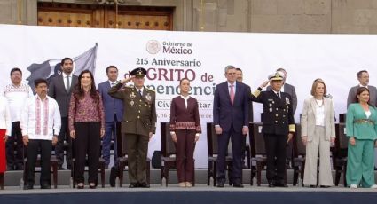 Sheinbaum encabeza el desfile militar con representantes de los tres poderes a diferencia de otros años