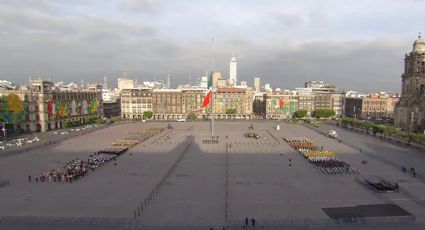 Sheinbaum iza a media asta la bandera en memoria a las víctimas de los sismos de 1985 y 2017