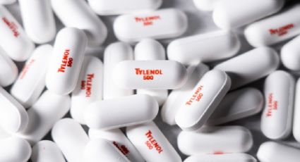 Caen 7.5% acciones de empresa dueña de Tylenol en el marco de señalamientos de Trump sobre riesgo de autismo