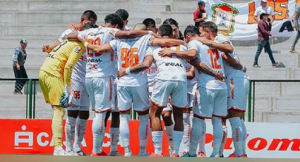 ¡Robo descarado! Equipo de la liga de Perú sufre el despojo de su utilería en la banca visitante en pleno partido