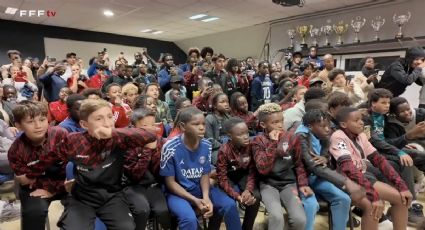 Niños del humilde club de la infancia de Dembélé estallan en júbilo tras conocer que ganó el Balón de Oro