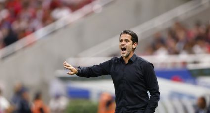 Afición de Chivas castiga a su extécnico al volver al Estadio Akron: "Gago Gago, chin..."