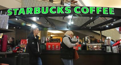 Starbucks despedirá a 900 empleados y cerrará más de 120 tiendas en EU y Canadá para mejorar su rendimiento financiero