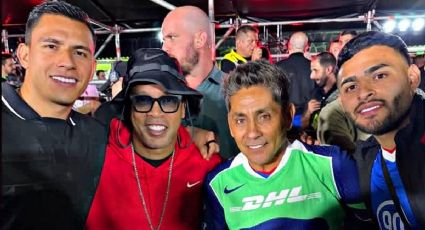 Ronaldinho y Jorge Campos causan furor como invitados de honor en un torneo en la CDMX; Luis Malagón y Alexis Vega les piden una foto