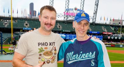 ¡Encuentro de héroes! Aficionado de los Marineros que regaló a un niño la pelota del jonrón 60 de Cal Raleigh conoce al bateador
