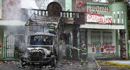 Sheinbaum condena la quema de camión en puerta del Campo Militar 1-A; asegura que es un intento de provocación