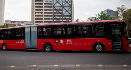 Choque entre dos unidades del Metrobús deja 12 personas heridas en la CDMX
