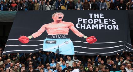 Manchester City en su estadio y la banda Oasis, en Wembley, rinden tributo a Ricky Hatton, excampeón mundial de boxeo recientemente fallecido