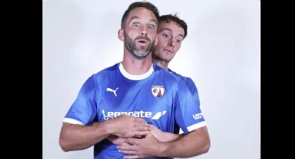 Fue broma: Jugadores de un equipo inglés recrean escena de la pareja en concierto de Coldplay y desatan comentarios homofóbicos