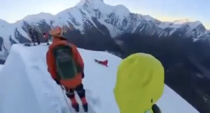 ¡Por una selfie! Muere alpinista tras quitarse el arnés para tomarse una foto y caer desde una montaña de 5 mil 500 metros de altura en China