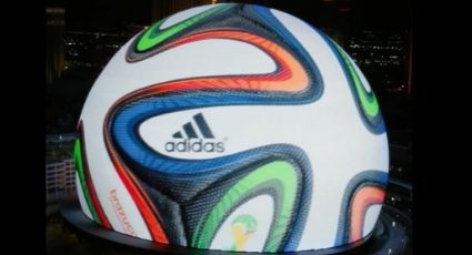 Espectacular: La esfera gigante de Las Vegas se ilumina para proyectar los balones de la Copa del Mundo