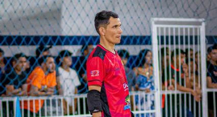 Portero muere tras atajar un penalti con el pecho y desvanecerse cuando iba a celebrar con sus compañeros