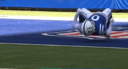 ¡Como si fuera exorcismo! Camryn Bynum, jugador de Colts, festeja arrastrándose y levantándose de espaldas sobre el césped