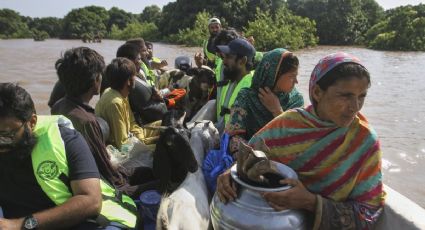 Evacuan a más de 120 mil personas por inundaciones en el centro de Pakistán en las últimas 24 horas