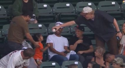 Aficionado de los Gigantes de San Francisco atrapa una pelota de beisbol y se la regala a una niña: "Aquí no hay 'Karens' en nuestro estadio"