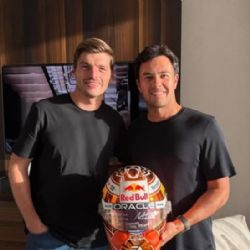 Promesa cumplida: Max Verstappen regala casco a Checo Pérez y le agradece por ser su “mejor compañero y amigo”
