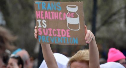 Levantan queja legal por la eliminación de la cobertura de atención de afirmación de género en EU