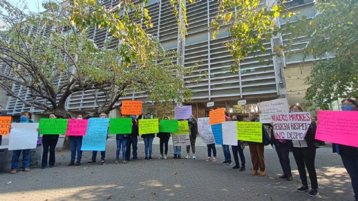 Protesta de trabajadores de la Biblioteca Vasconcelos: denuncian despidos injustificados y discriminación