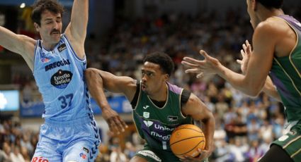 Basquetbolista decide jugar un partido a dos días de la muerte de su madre: honra su memoria con gran actuación y es el héroe de su equipo