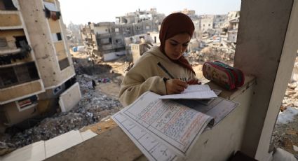 En tiendas de campaña e interrumpidos por disparos, se reanudan las clases en Palestina