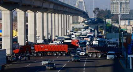 Transportistas bloquean varias vialidades en Edomex por presunta red de extorsión