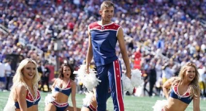 Un porrista de los Patriots divide opiniones por su baile y aparición en el juego de Playoffs ante los Chargers