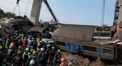 Se desploma grúa sobre un tren de pasajeros en Tailandia; hay al menos 32 muertos y más de 60 heridos