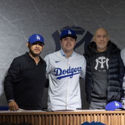 El beisbolista mexicano Roberto Saucedo Jr, de 17 años, firma como prospecto de Dodgers: “Mi sueño es llegar a Grandes Ligas”