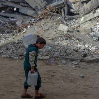 Ataque israelí con dron contra campamento de desplazados en Gaza deja siete muertos